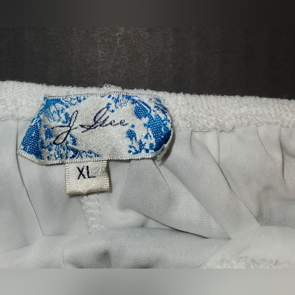 White and Blue Embroidered Women's Tunic Top Sz XL - Picture 2 of 4